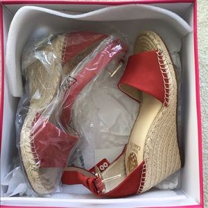 Like New: Vince Camuto Espadrilles 7M…very stylish!